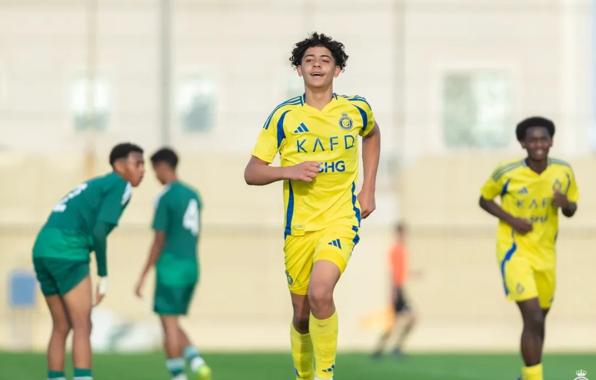 Cristiano Ronaldo Júnior joga pelo sub-15 do Al-Nassr, time do pai (foto: Divulgação/Al Nassr)