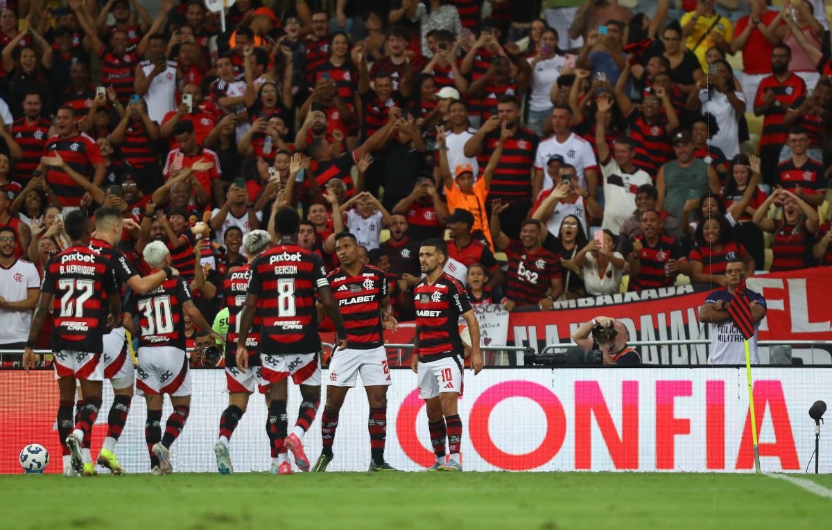 Jogadores do Flamengo celebram gol (foto: Gilvan de Souza/Flamengo)