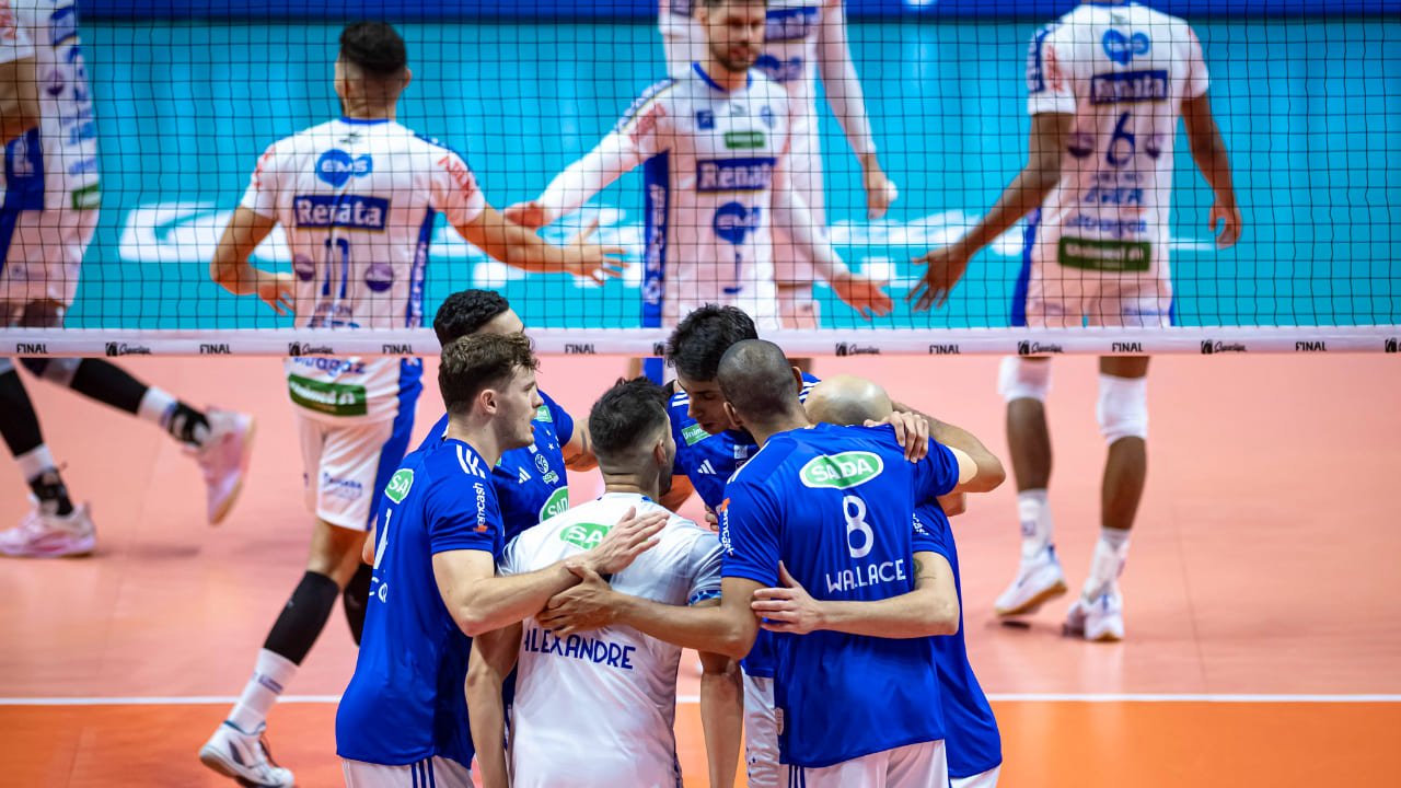 Jogadores do Cruzeiro durante a final da Superliga Masculina de Vôlei 2024/25 contra o Campinas (foto: Agência i7/ Cruzeiro)
