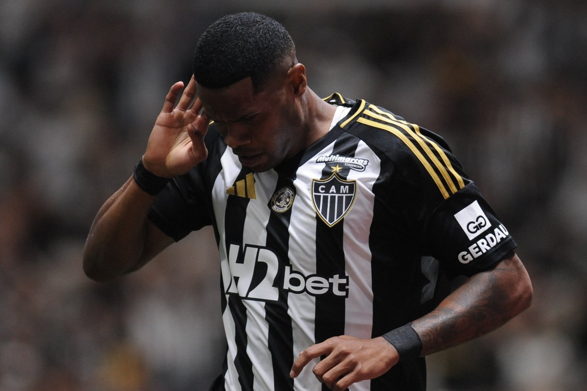 Comemoração de Júnior Santos no primeiro gol pelo Atlético, diante do Fluminense, na Arena MRV (foto: Alexandre Guzanshe/EM/D.A. Press)