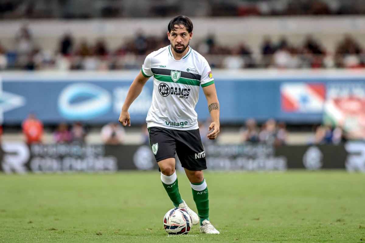 Benítez, meio-campista do América (foto: América/Flickr)