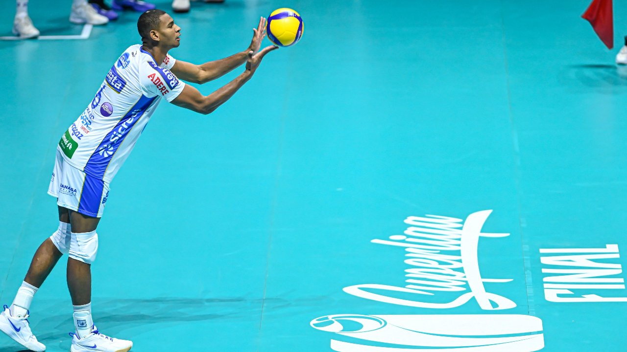 Adriano, do Campinas, na final da Superliga Masculina de Vôlei 2024/25 contra o Cruzeiro (foto: Pedro Teixeira/Campinas)