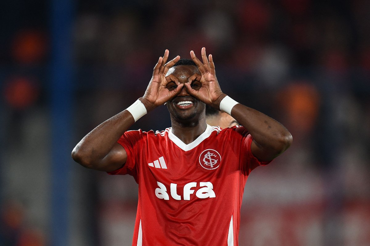 Ricardo Mathias comemora gol pelo Internacional na Libertadores (foto: DANTE FERNANDEZ / AFP)