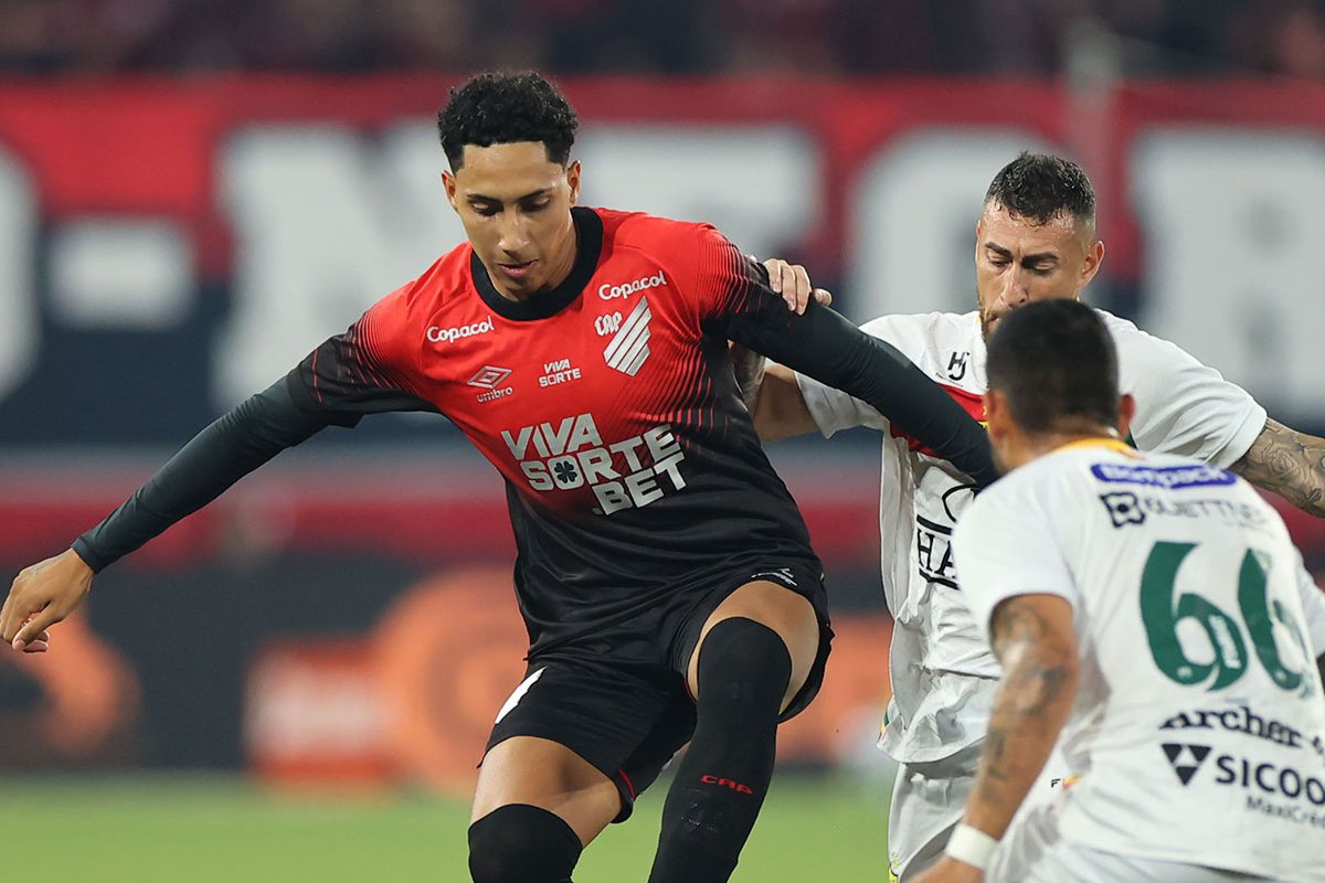 Lance do jogo entre Athletico-PR e Brusque pela Copa do Brasil (foto: José Tramontin / Athletico-PR)