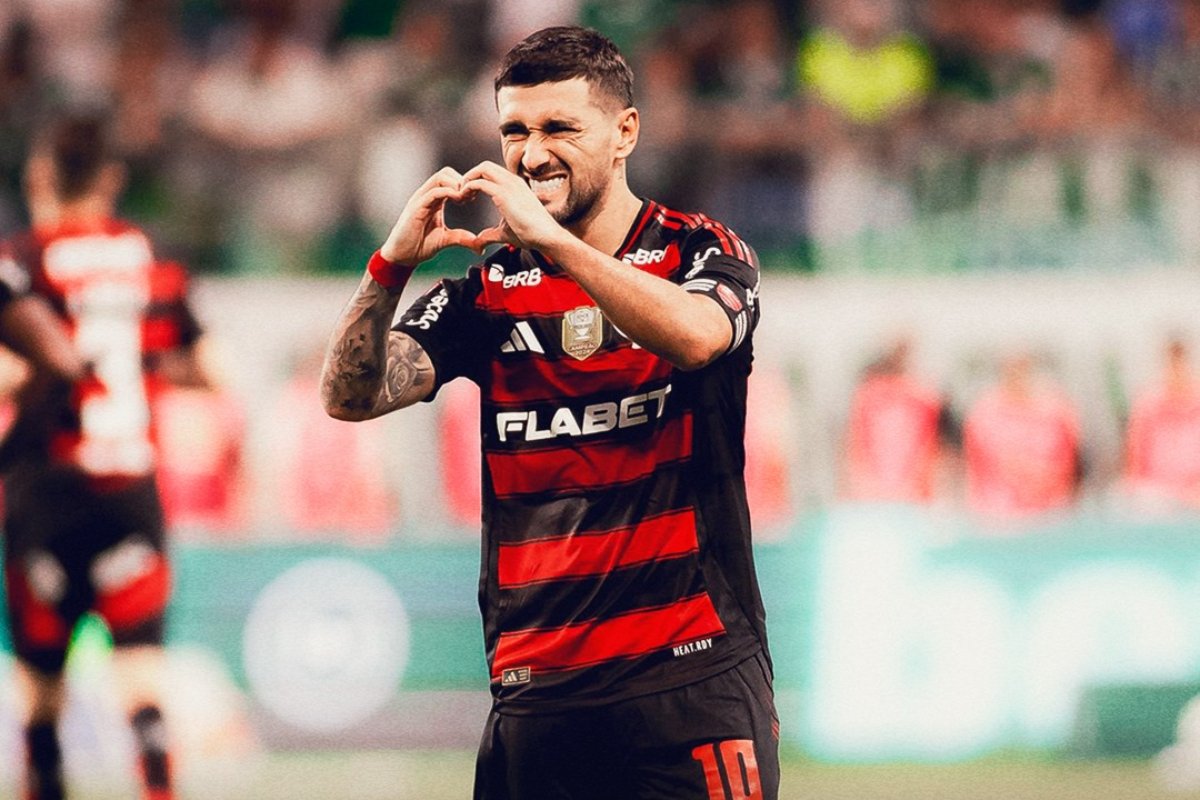 Arrascaeta comemora gol pelo Flamengo contra o Palmeiras (foto: Divulgação / Flamengo)