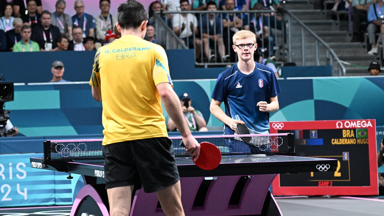 Hugo Calderano contra Felix Lebrun na Olimpíada de Paris 2024 (foto: Leandro Couri/EM/D.A Press)