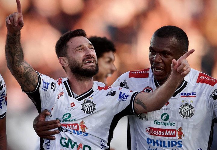 Boschilia marcou o gol do empate do Operário-PR na partida contra o Vasco pela Copa do Brasil (foto: André Oito/Operário-PR)