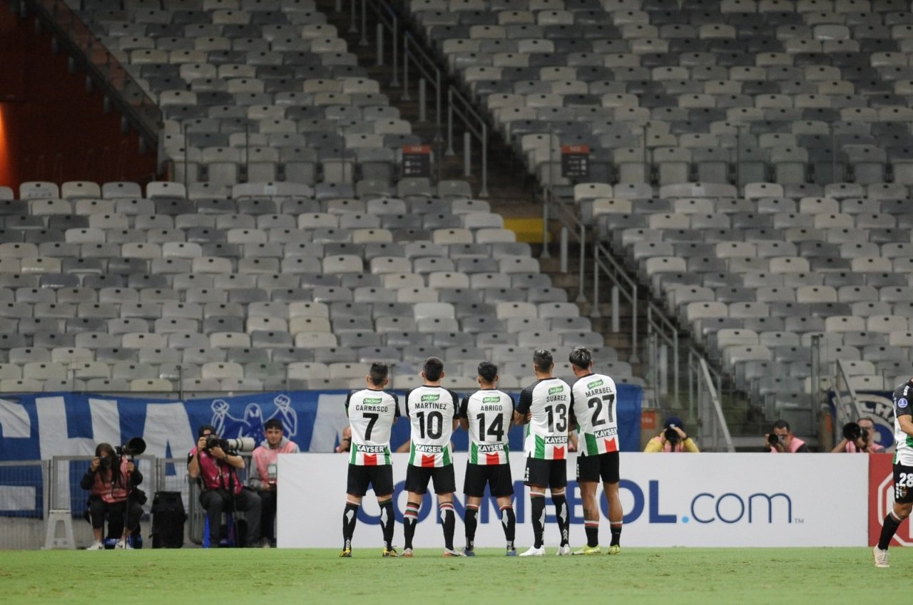 Cruzeiro enfrentou Palestino em Mineirão 'vazio' (foto: Alexandre Guzanshe/EM/DA Press)