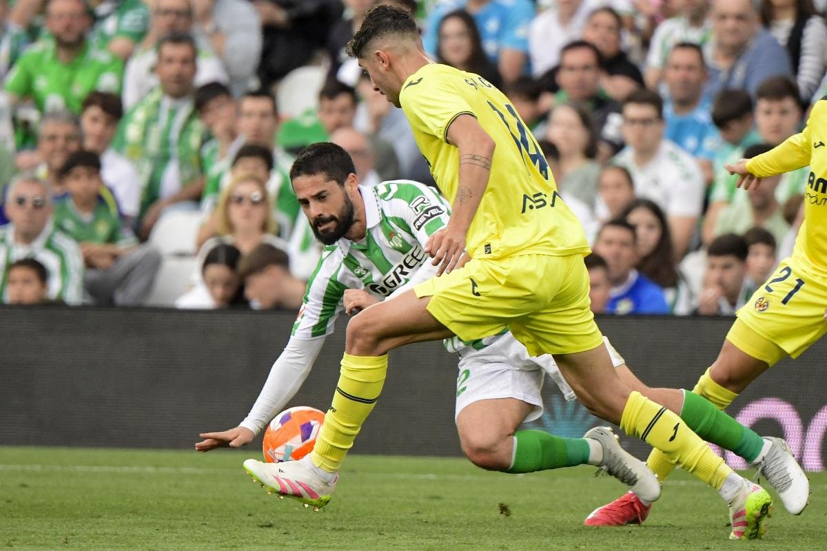 Isco em ação pelo Real Betis contra o Villareal (foto: CRISTINA QUICLER/AFP)