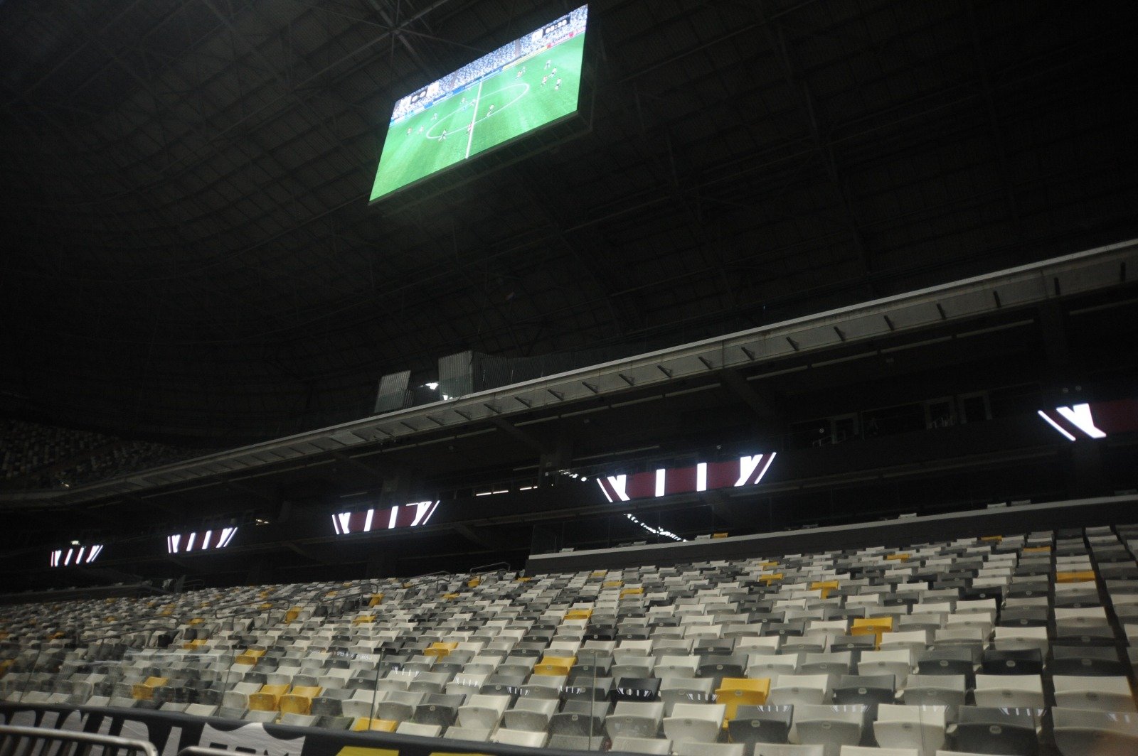 A arquibancada vazia da Arena MRV durante embate entre Atlético e Caracas, pela Sul-Americana - (foto: Alexandre Guzanshe/EM/DA.Press)