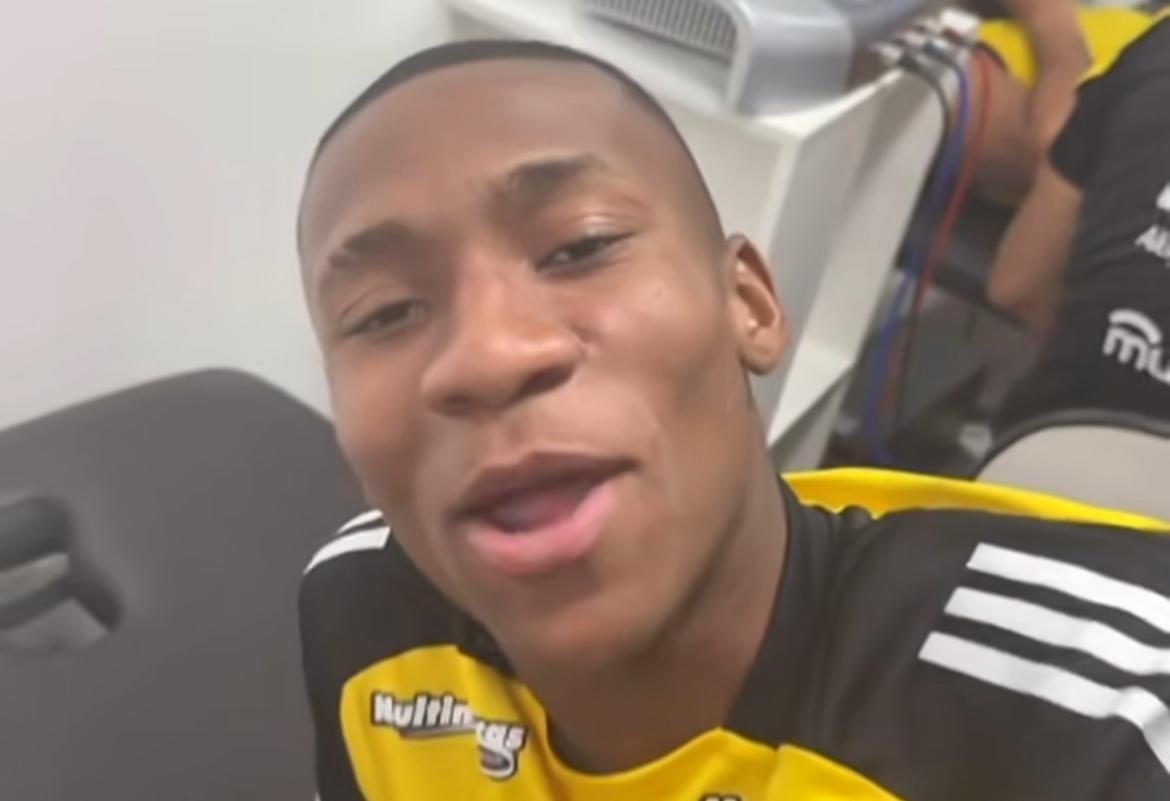 Patrick, volante do Atlético, em fisioterapia na Cidade do Galo (22/5) (foto: Reprodução/Instagram/Guilherme Arana)