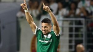 Paulinho enfrentou o Cruzeiro 11 vezes - Crédito: 