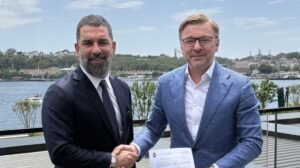 Arda Turan assumiu o comando do time ucraniano  - Crédito: 