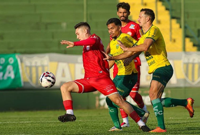 Ypiranga e Tombense (foto: Pablo Nunes/YFC)