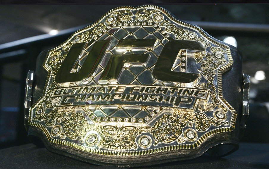 Cinturão do UFC (foto: Kevork Djansezian/Getty Images/AFP)