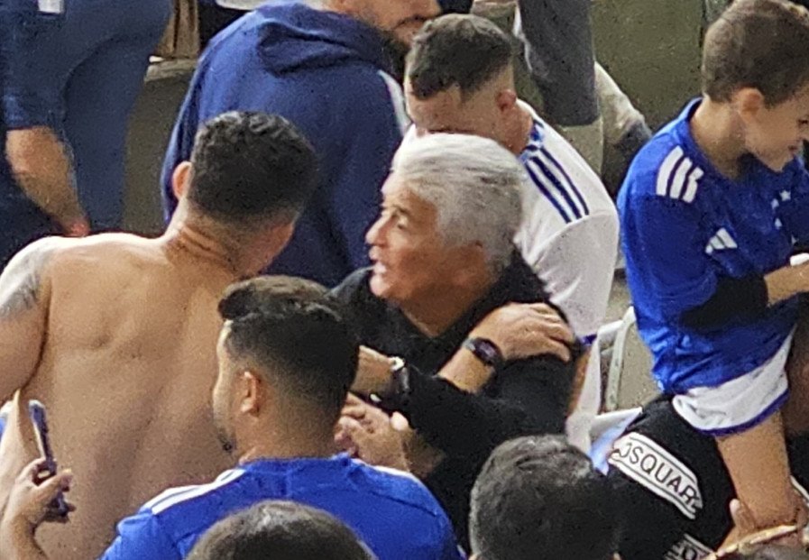 Bebeto acompanhou o jogo entre Cruzeiro e Flamengo na torcida celeste (foto: João Victor Pena/No Ataque)