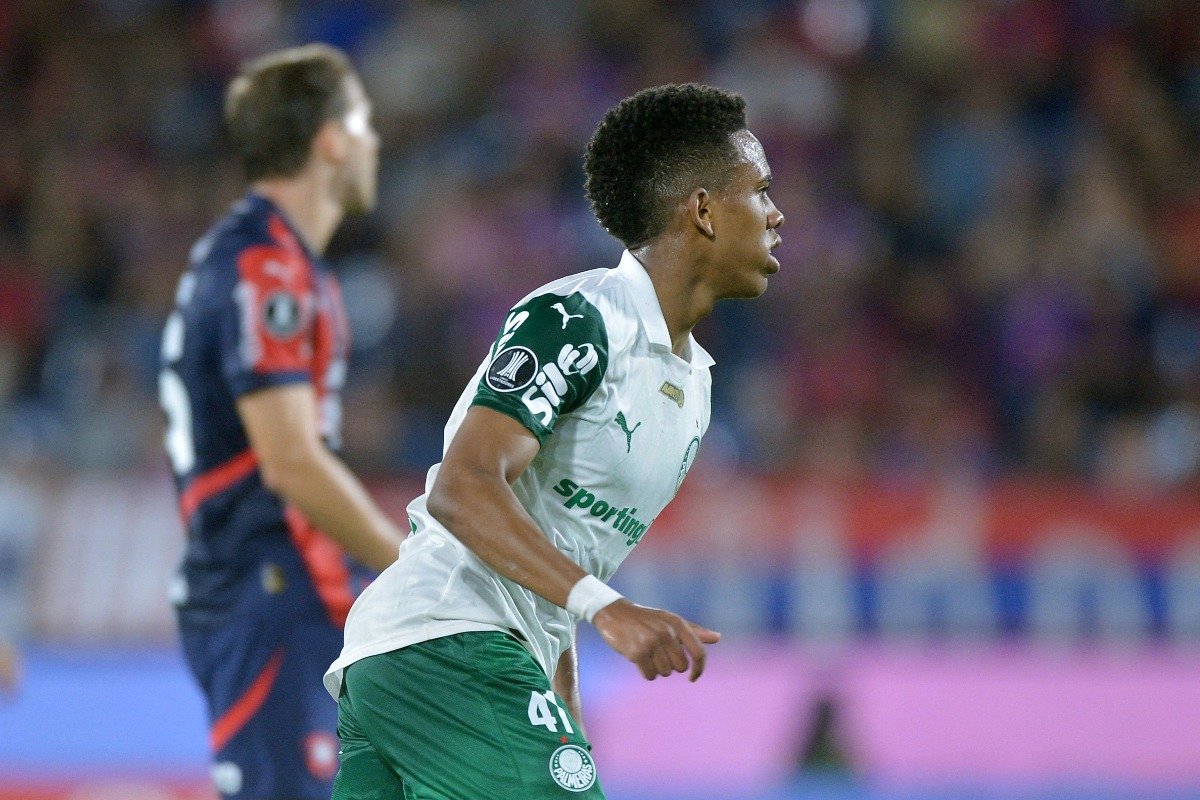 Estevão comemora gol do Palmeiras na Libertadores (foto: DANIEL DUARTE / AFP)