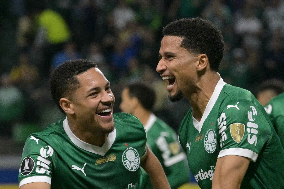 Jogadores do Palmeiras comemoram gol no Allianz Parque pela Libertadores (foto: NELSON ALMEIDA / AFP)