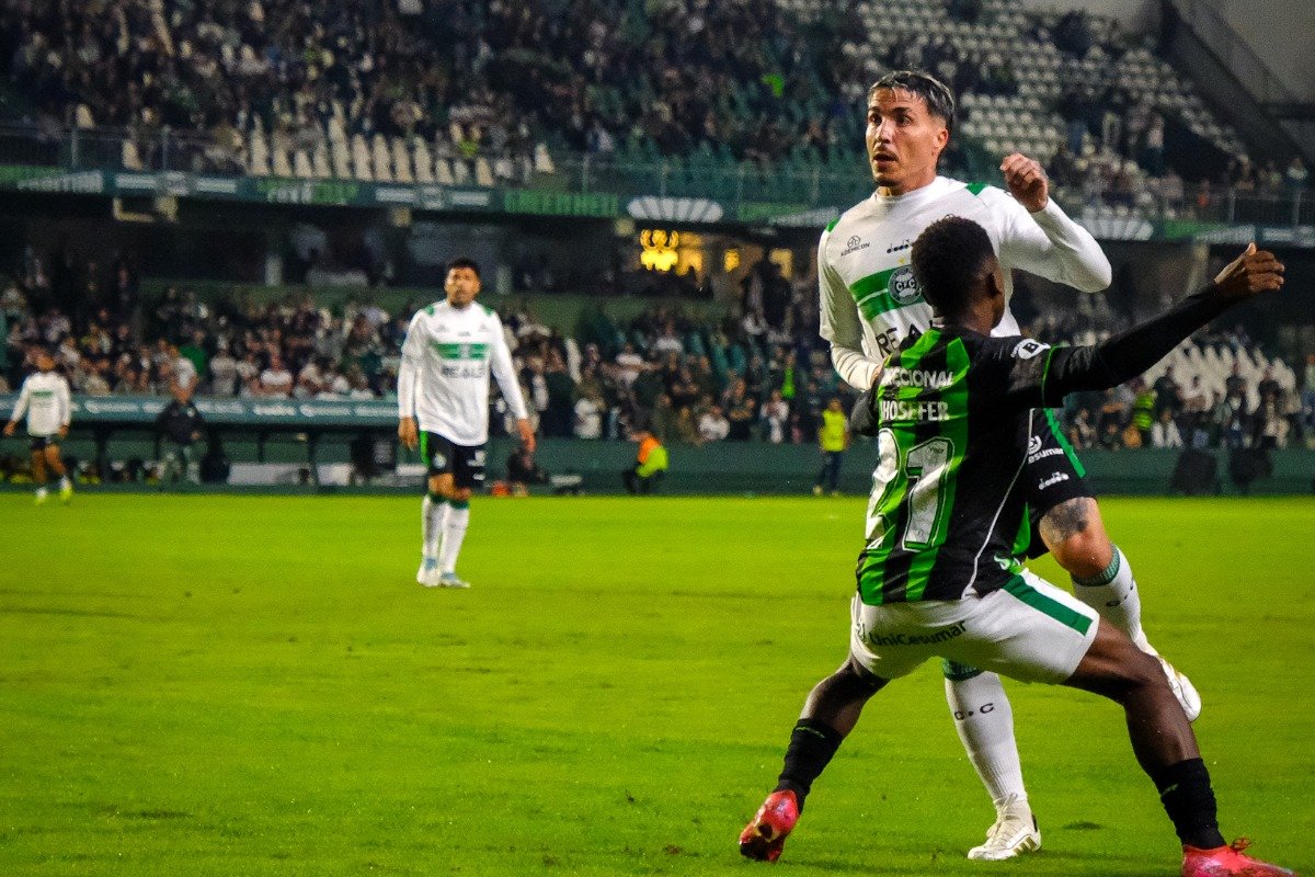 América em jogo pela Série B (foto: JP Pacheco/Coritiba)