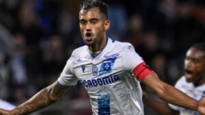 Jubal Júnior comemora gol pelo Auxerre no Campeonato Francês  - Crédito: 