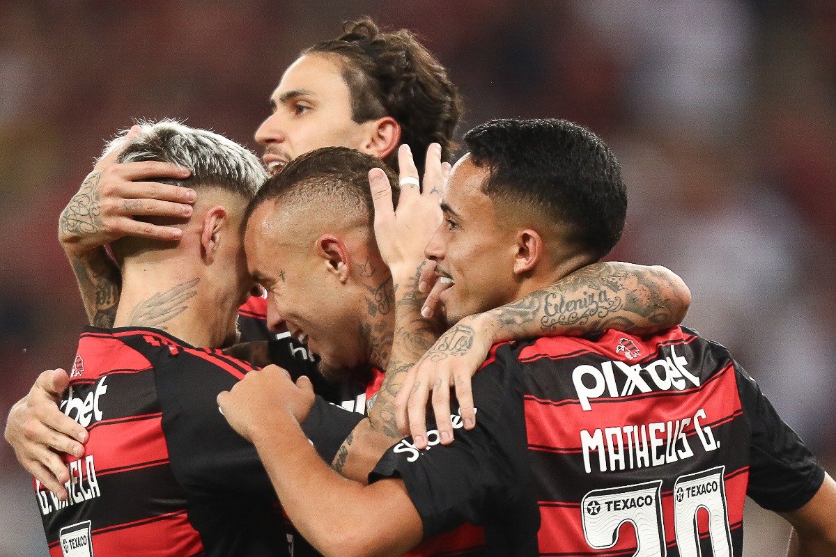Jogadores do Flamengo comemoram gol contra o Botafogo-PB pela Copa do Brasil (foto: Gilvan de Souza/Flamengo)