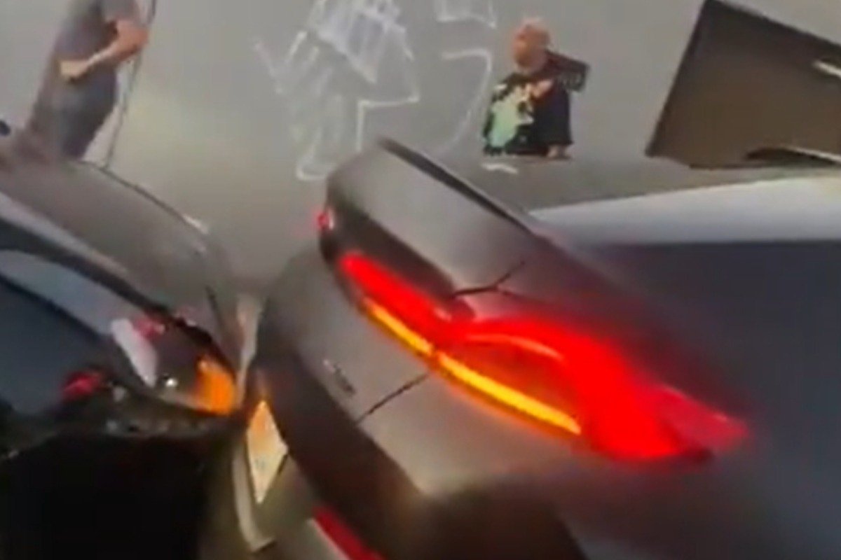 Trecho do vídeo que mostra batida de carro envolvendo David Luiz e Deyverson (foto: Reprodução)