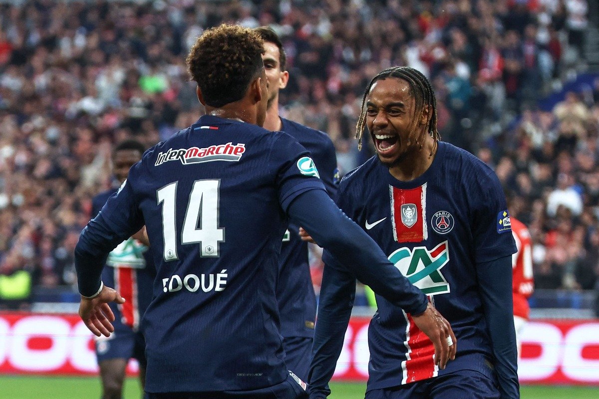 Jogadores do PSG comemoram gol na final da Copa da França (foto: Franck FIFE / AFP)