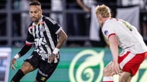 Neymar foi titular do Santos no amistoso contra o RB Leipzig  - Crédito: 