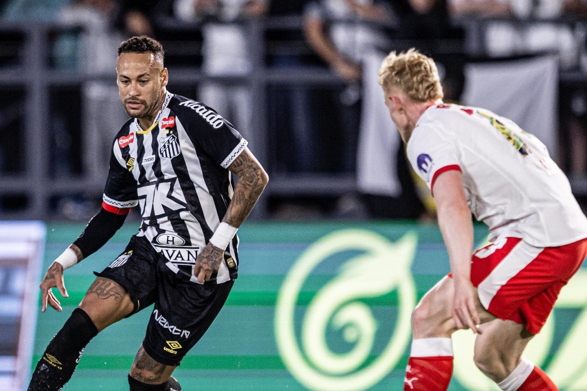 Neymar em campo pelo Santos contra o RB Leipzig (foto: Divulgação/Santos)