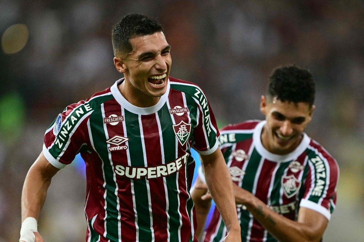 Jogadores do Fluminense comemoram gol no Maracanã (foto: Pablo PORCIUNCULA / AFP)