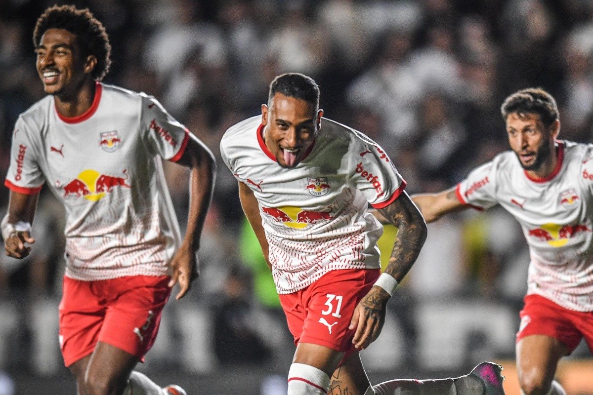 Jogadores do Bragantino comemoram gol em partida do Campeonato Brasileiro (foto: Ari Ferreira/Bragantino)