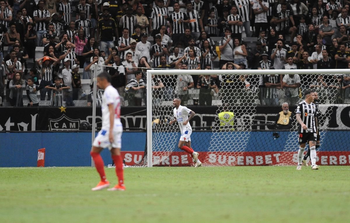 Ademir comemora gol contra o Atlético na Arena MRV (foto: Alexandre Guzanshe/EM/D.A. Press)