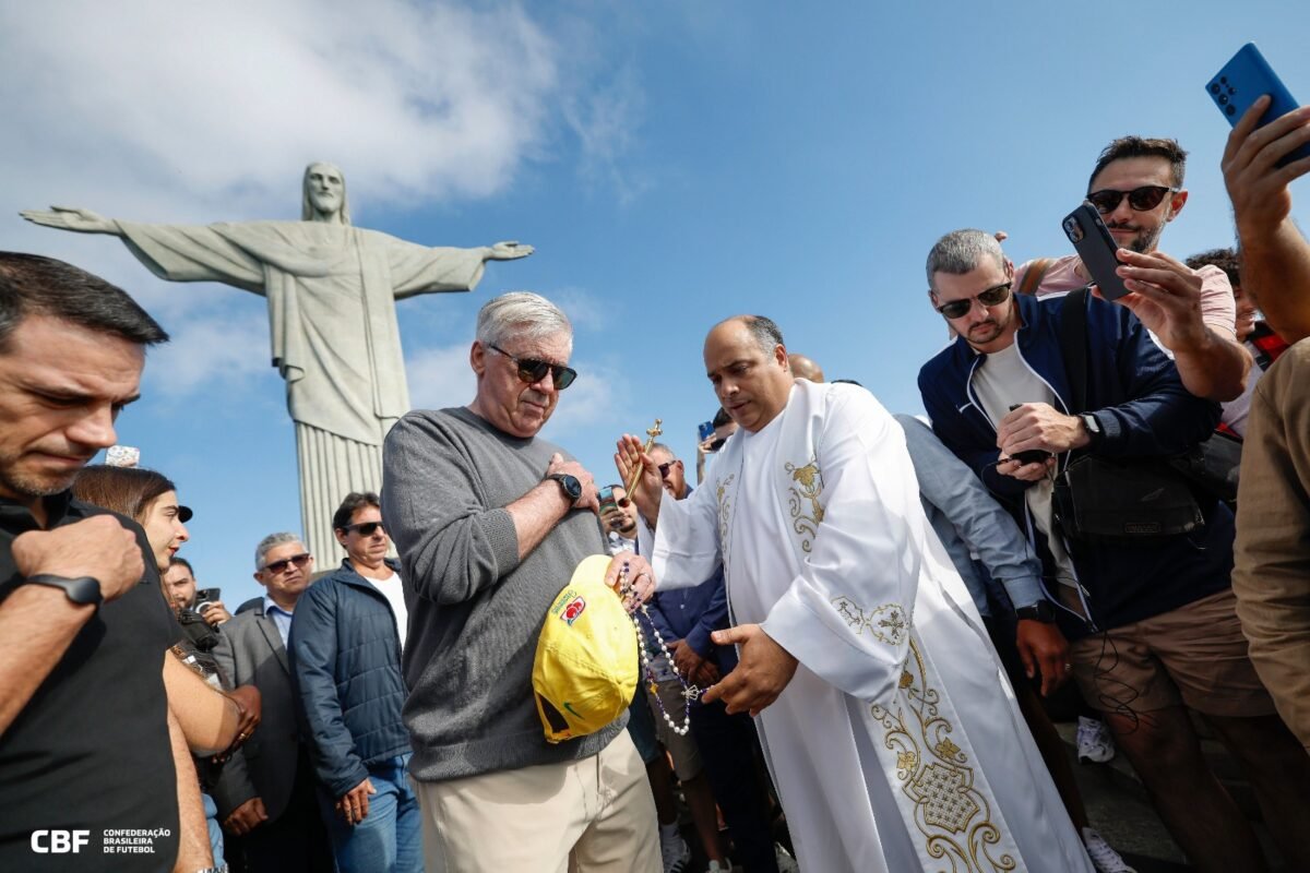 Ancelotti recebeu benção no Cristo Redentor - (foto: Rafael Ribeiro/CBF)