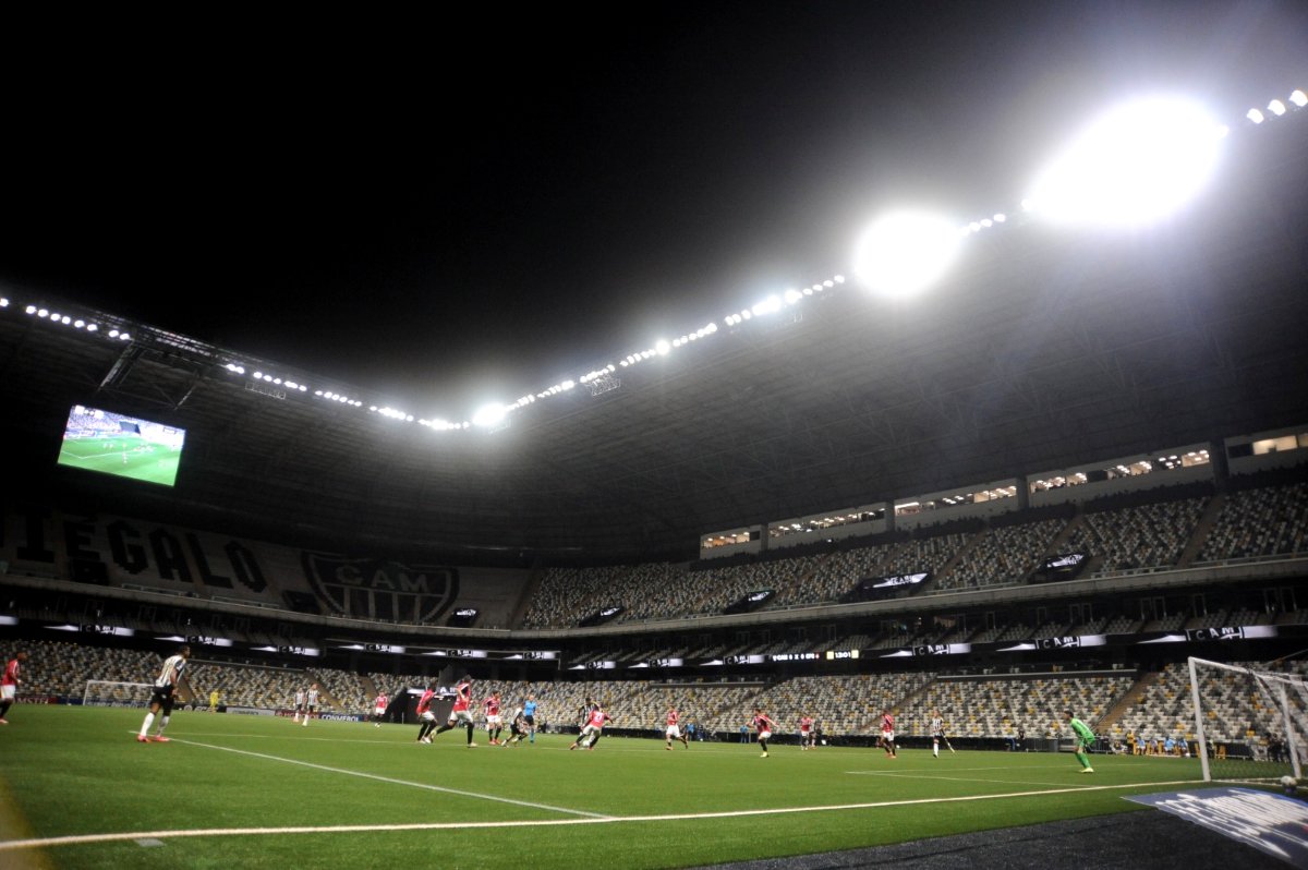 Jogadores de Atlético e Caracas mediram forças em duelo sem torcida na Arena MRV (foto: Alexandre Guzanshe/EM/DA.Press)