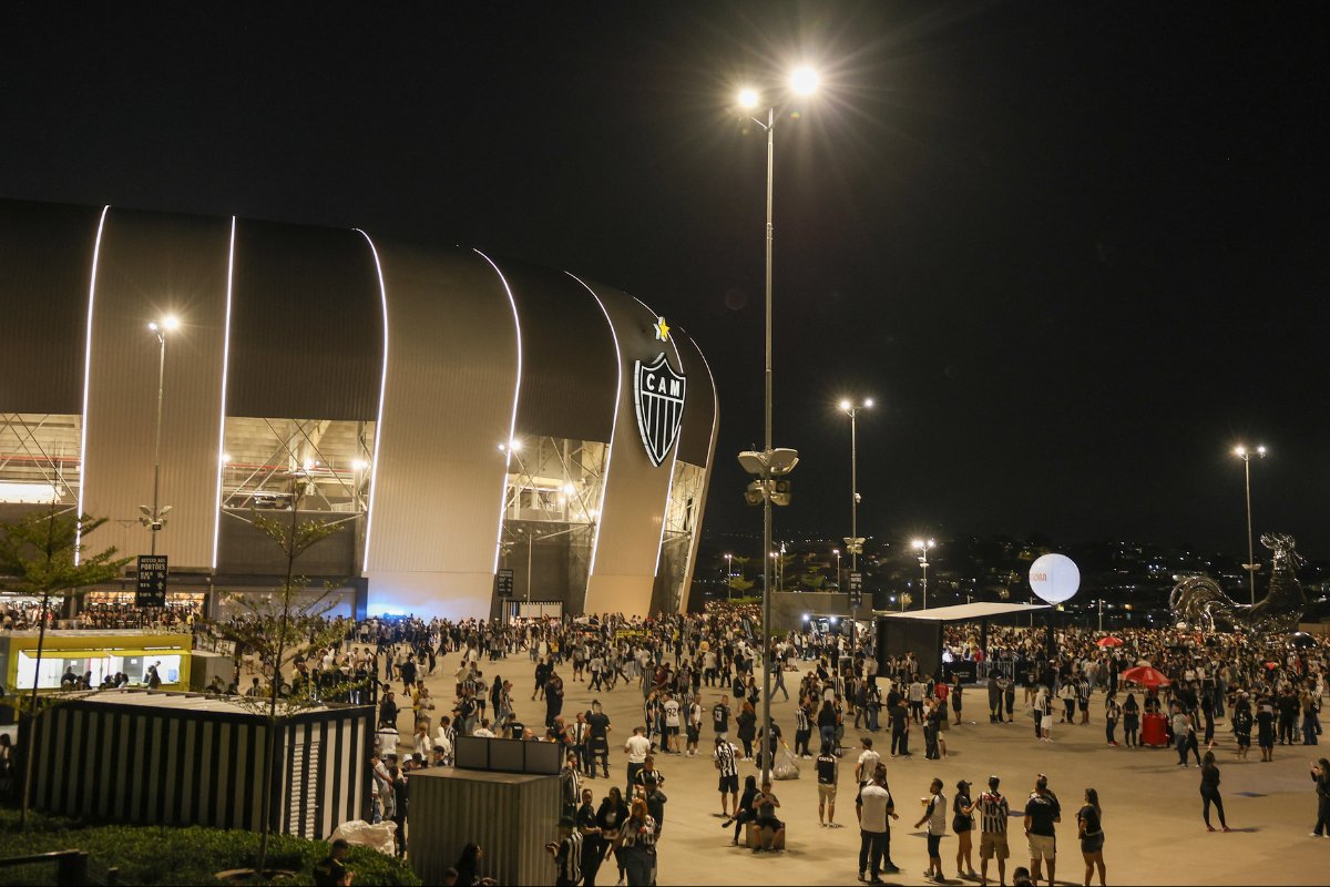 Arena MRV com torcedores do Atlético na esplanada (foto: Daniela Veiga/Atlético)