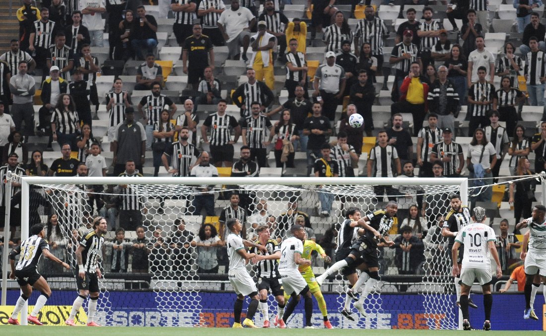 Atlético goleou o Maringá pela terceira fase da Copa do Brasil (foto: Alexandre Guzanshe/EM/D.A. Press)