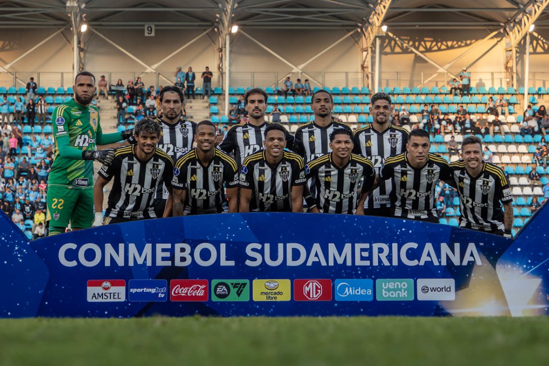 Jogadores do Atlético antes de jogo contra o Deportes Iquique (foto: Pedro Souza/Atlético)