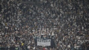 Torcida do Atlético na Arena MRV em jogo contra o Cienciano - Crédito: 