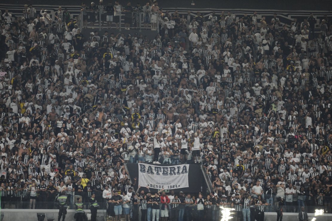 Torcida do Atlético na Arena MRV em jogo contra o Cienciano (foto: Alexandre Guzanshe/EM/DA.Press)