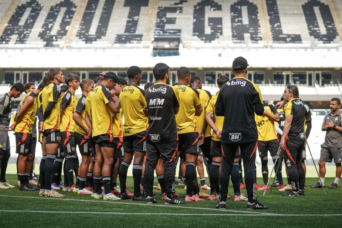 Jogadores do time sub-20 do Atlético (foto: Fábio Pinel/Atlético)