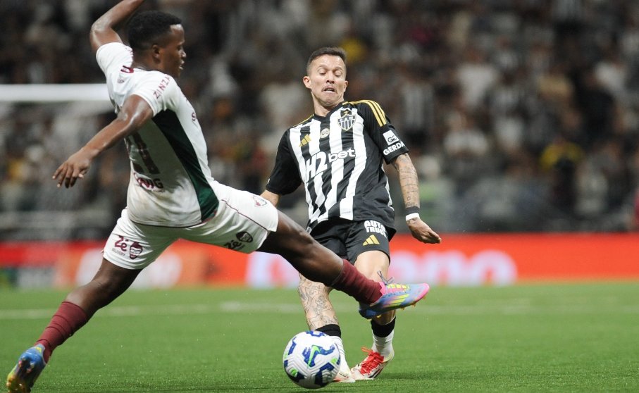 Bernard em ação pelo Atlético diante do Fluminense (foto: Alexandre Guzanshe/EM/D.A. Press)