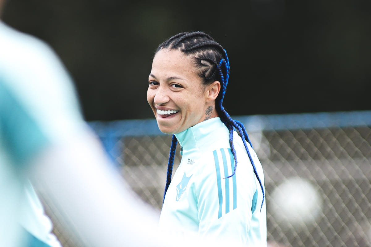 Byanca Brasil, atacante do Cruzeiro, em treinamento (foto: Gustavo Martins/Cruzeiro)