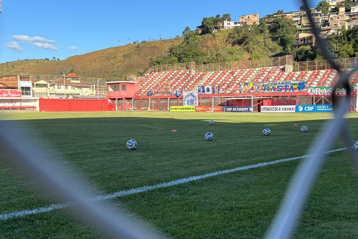 Bandeiras da Desorganizada Cabulosa no duelo entre Cruzeiro e Ferroviária