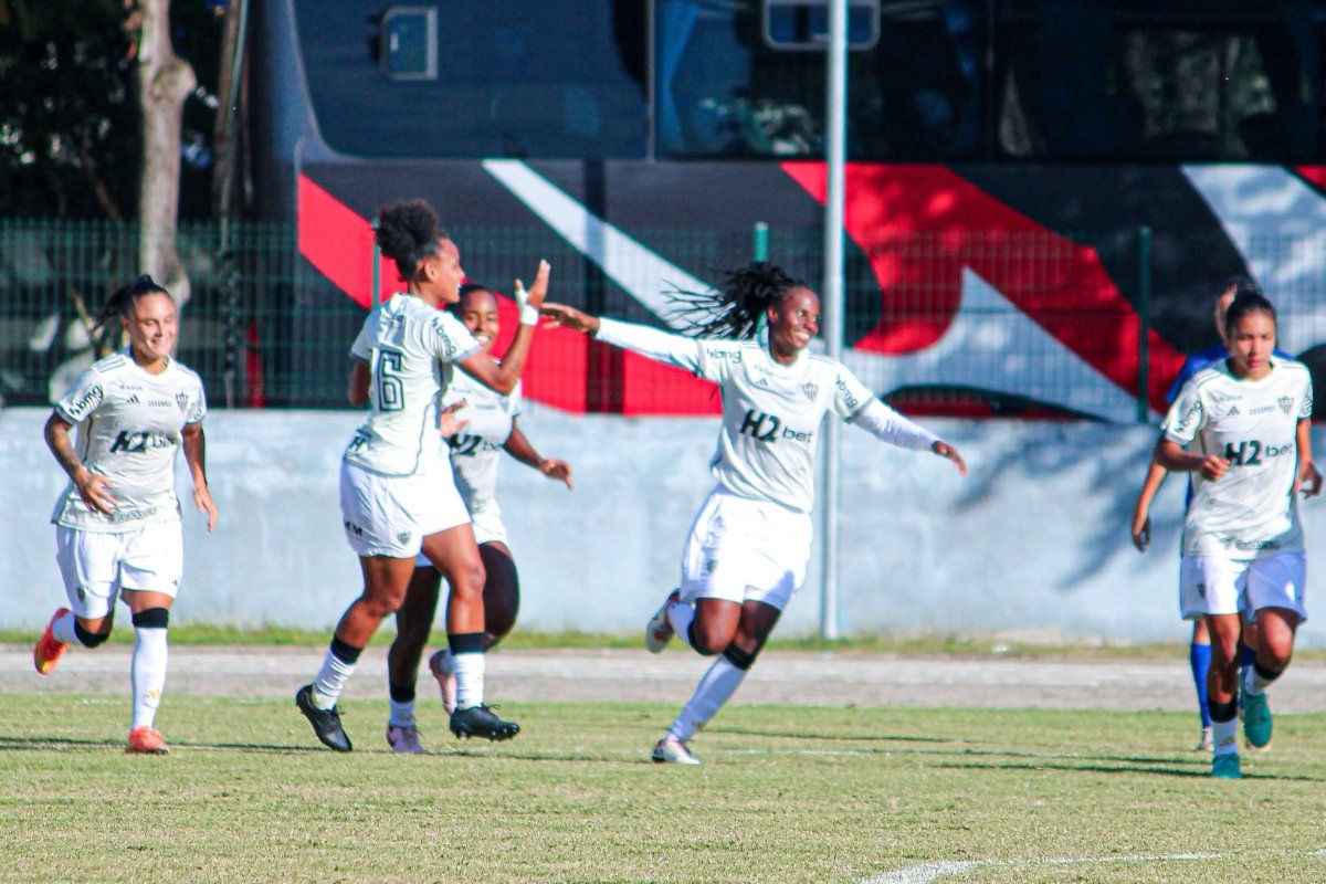 Jogadoras do Atlético comemoram gol sobre o São José (foto: Divulgação/Atlético/Rodrigo Lopes)