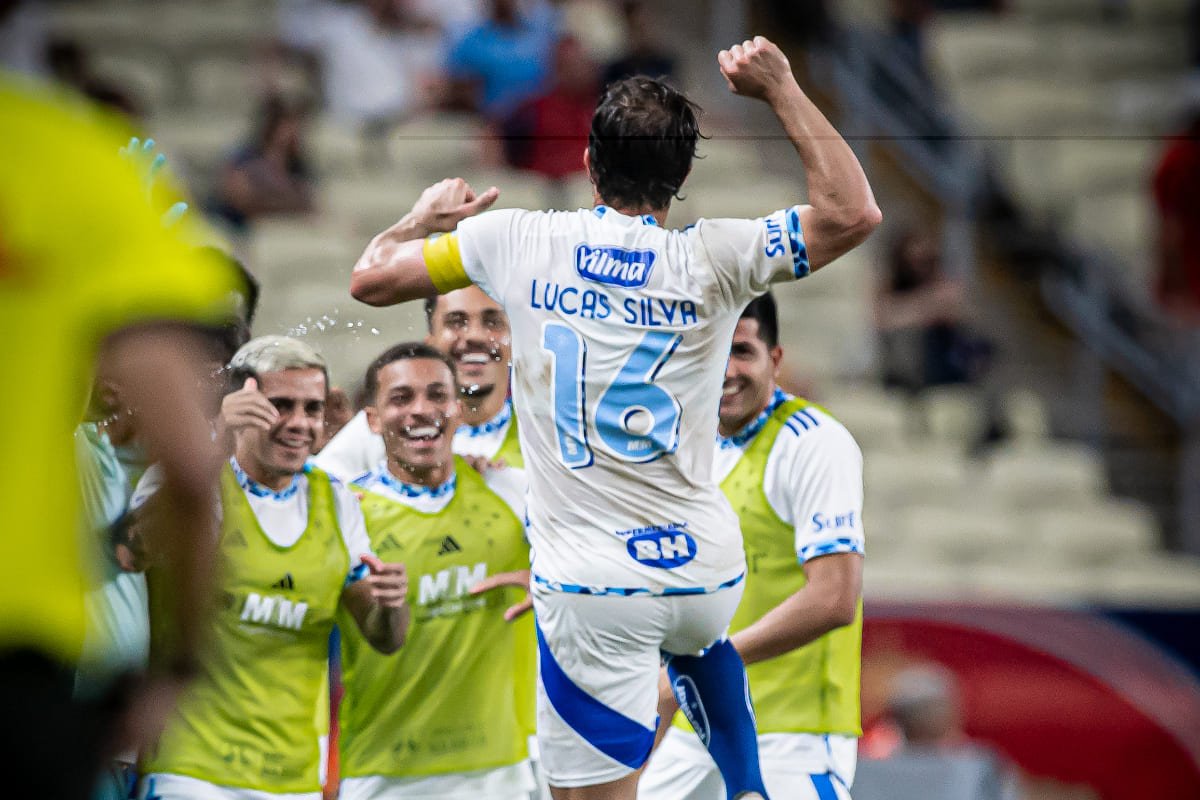 Lucas SIlva, do Cruzeiro, comemorando gol sobre Fortaleza - (foto: Samuel Andrade)