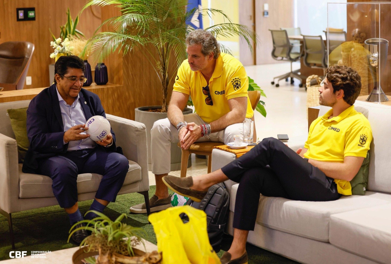 Reunião de representantes da Cimed com o presidente da CBF, Ednaldo Rodrigues (foto: Divulgação/CBF)
