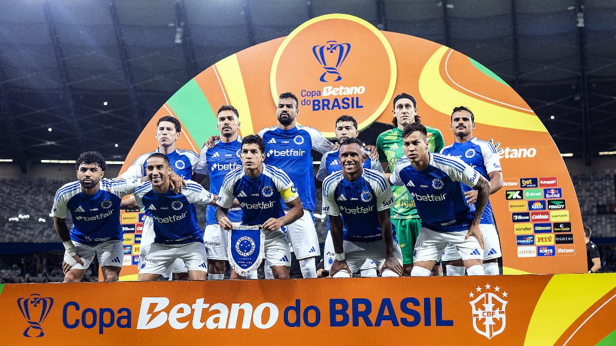 Jogadores do Cruzeiro posicionados para foto na Copa do Brasil (foto: Gustavo Aleixo/Cruzeiro)