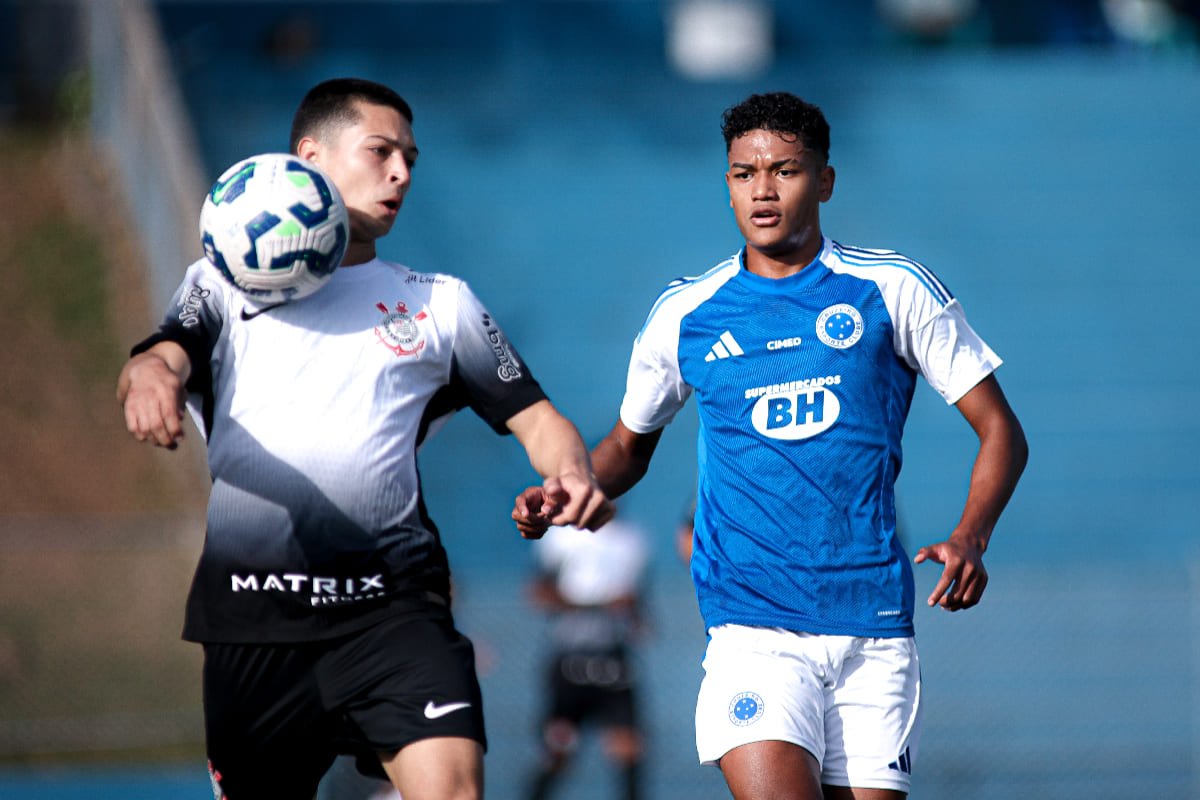 Utilizado pela equipe principal do Cruzeiro, atacante Kaique Kenji atuou no primeiro tempo da derrota para o Corinthians, pela 11ª rodada do Brasileiro Sub-20 (foto: Gustavo Martins/Cruzeiro)