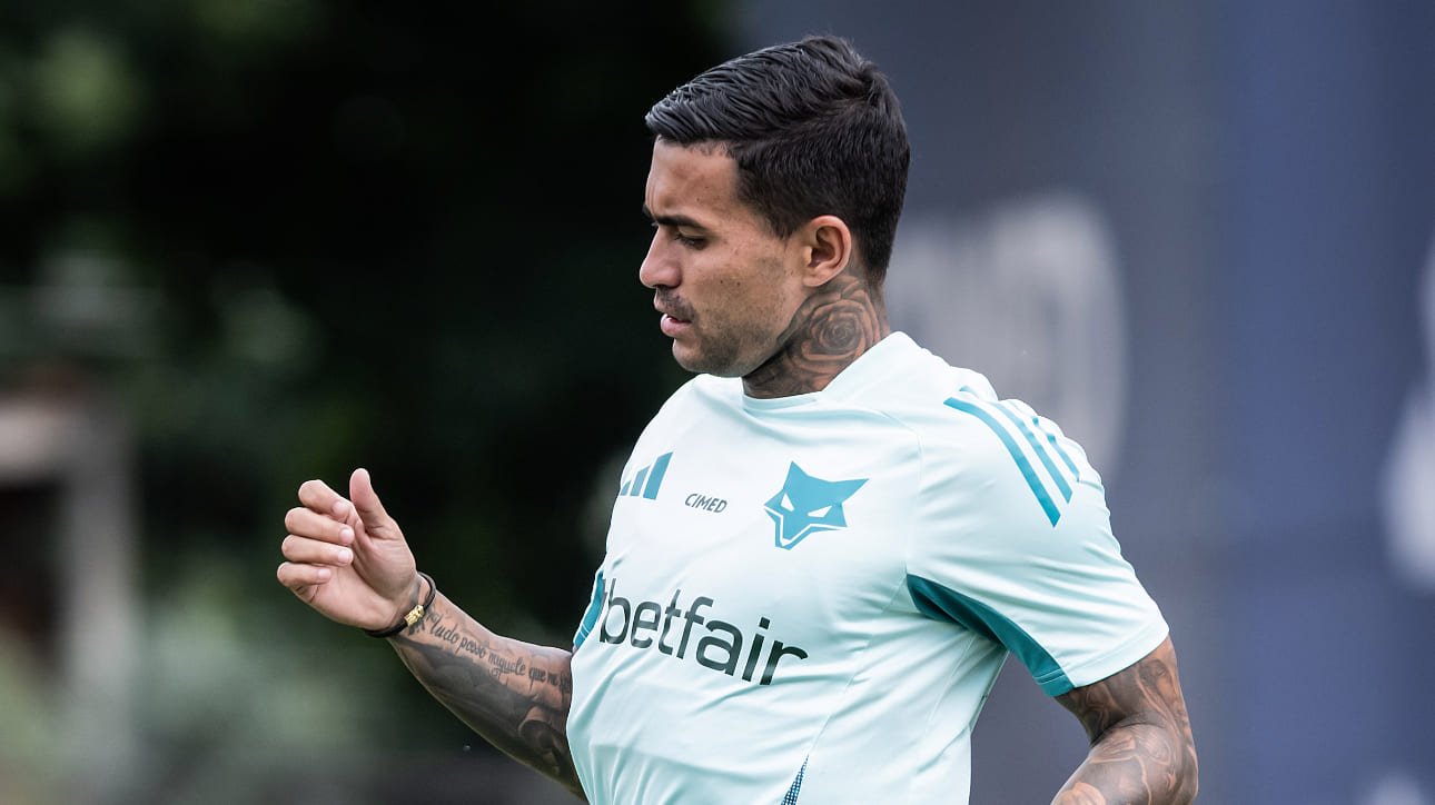 Dudu, atacante do Cruzeiro, em treinamento na Toca da Raposa (foto: Gustavo Aleixo/Cruzeiro)