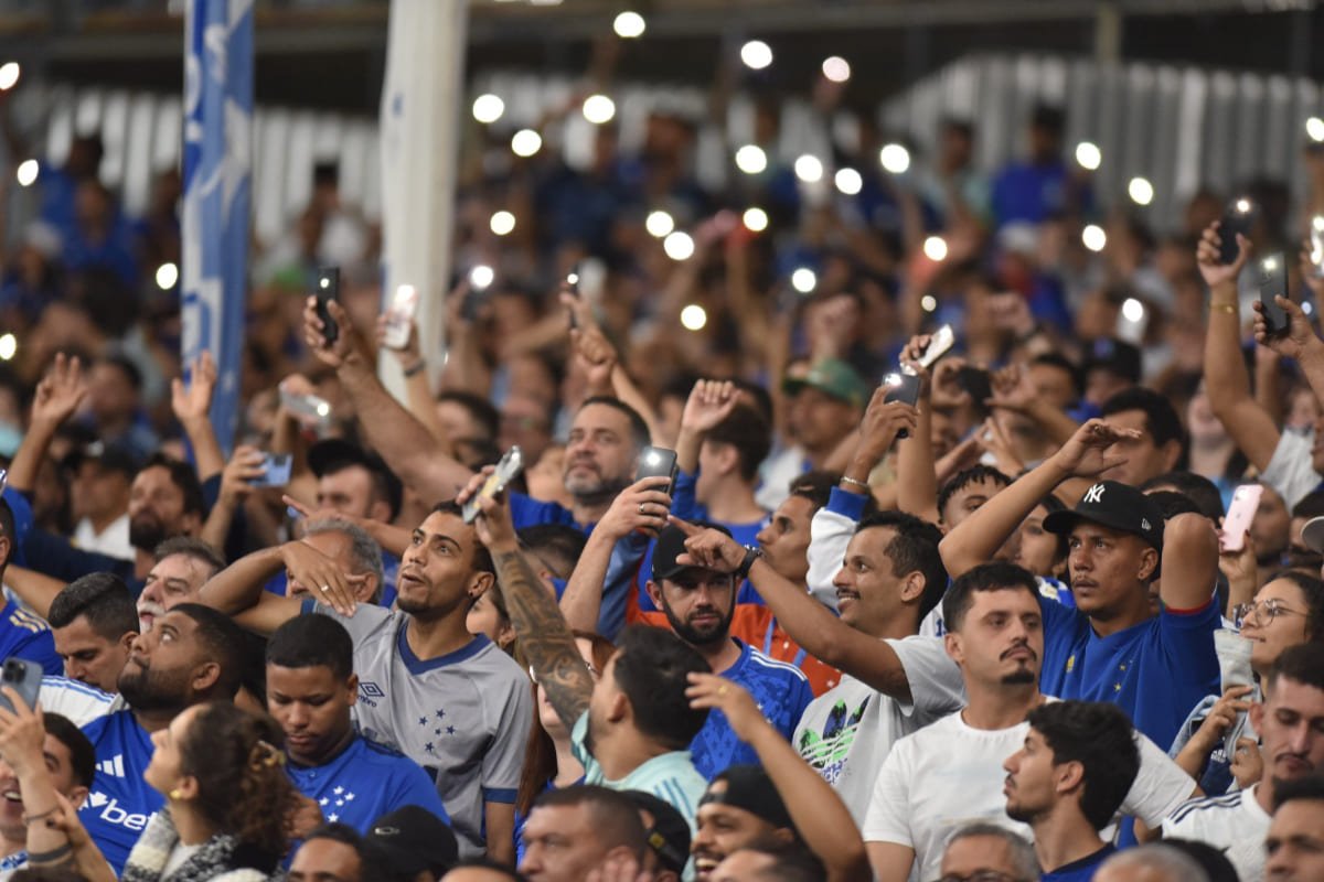 Torcida do Cruzeiro em vitória sobre o Flamengo no Mineirão, pelo Campeonato Brasileiro (foto: Ramon Lisboa/EM/D.A Press)